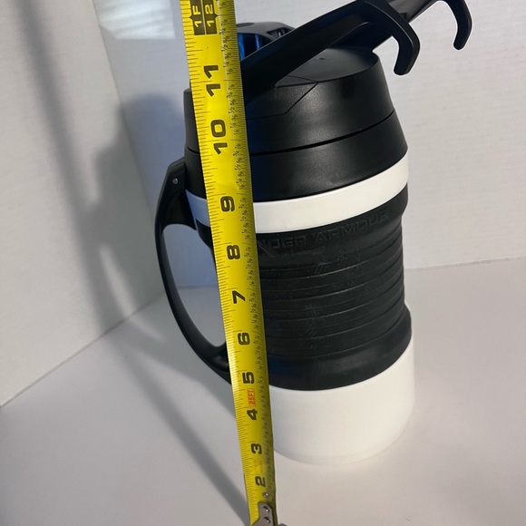 New Under Armour Black and White Water Jug 64 ounce - Picture 4 of 4